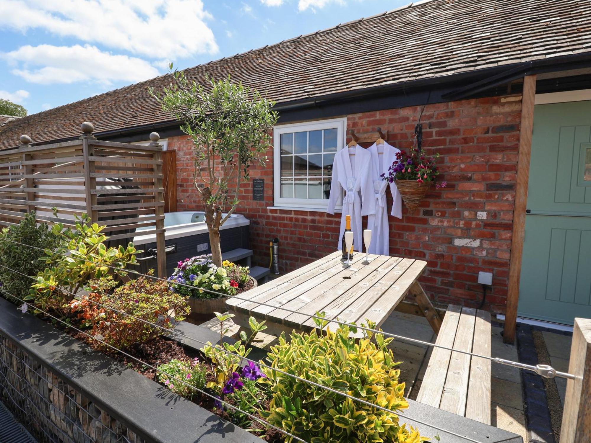 The Hay Barn Villa Chester Exterior photo
